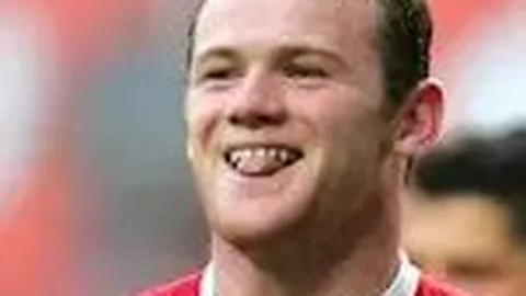 “周定洋空中制胜，成都蓉城中超胜利再下一城”